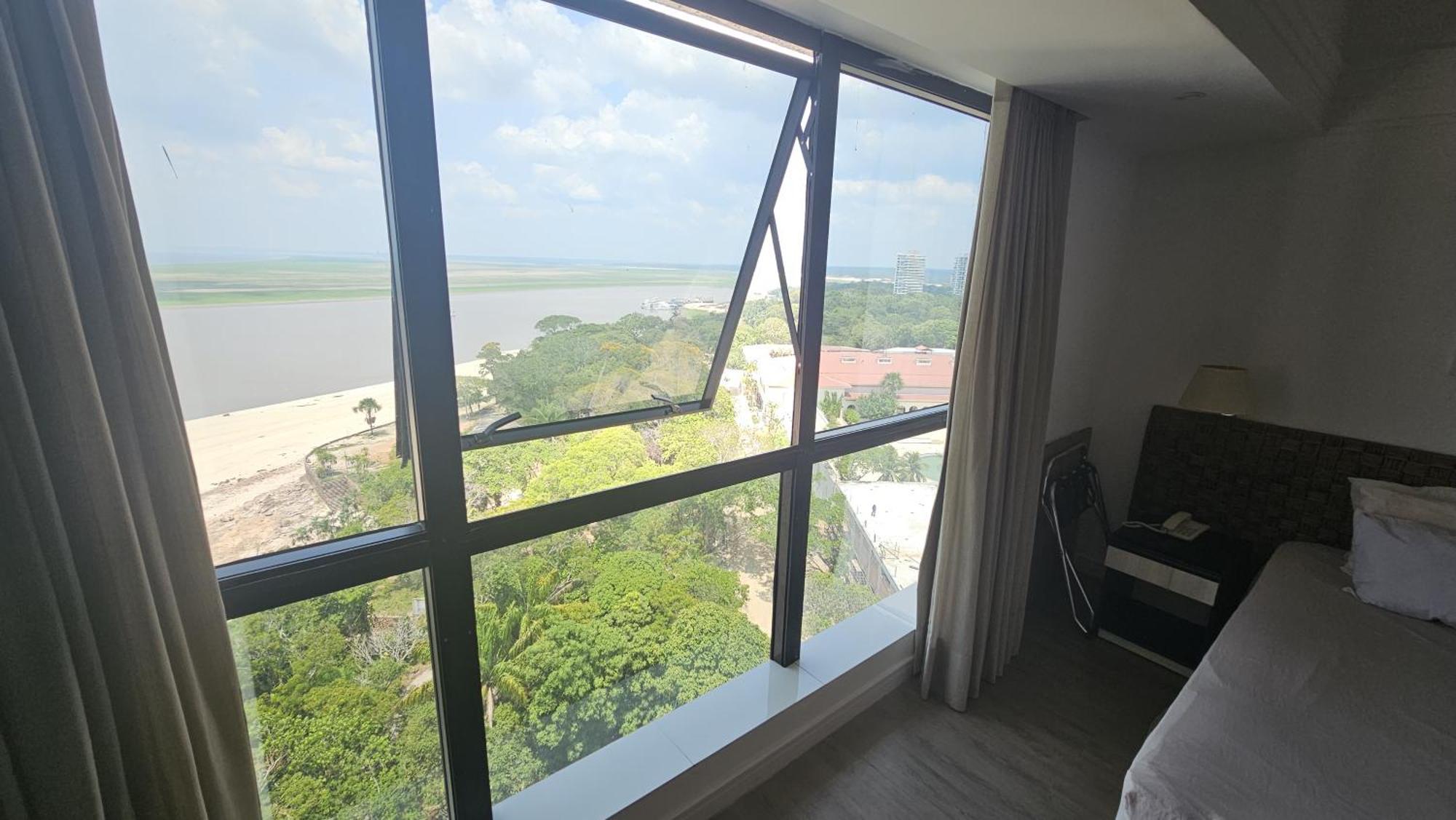 Tropical Uh 1310 With View